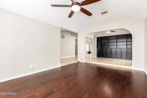 4626 E JANICE Way, Phoenix, AZ 85032