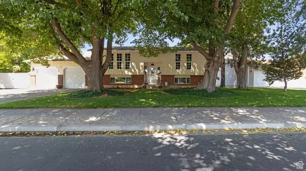 1262 W DALLAS ST, Syracuse, UT 84075