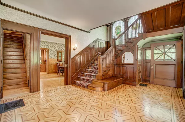 418 6th ST S, Stillwater, MN 55082