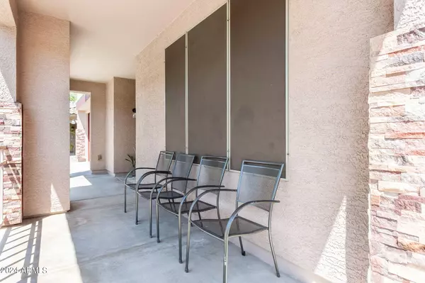 8756 W GLENN Drive, Glendale, AZ 85305