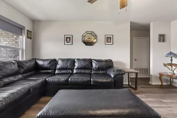 2105 Bentwood Drive, Alexander, AR 72002