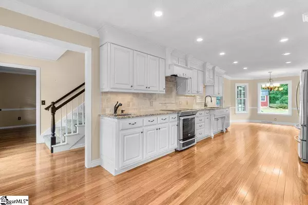 305 Quail Run Circle, Fountain Inn, SC 29644-1409