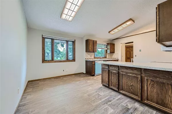 6581 Stratford RD, Woodbury, MN 55125