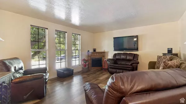 1262 W DALLAS ST, Syracuse, UT 84075