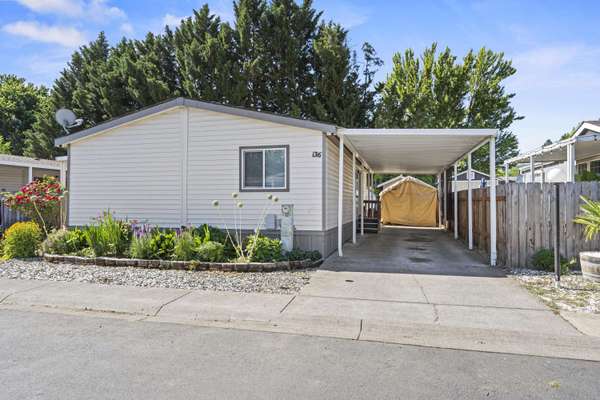 1570 Peach ST #SPC 136, Medford, OR 97501