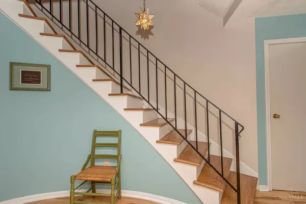 10 Twin Lakes Dr, Fairfield, OH 45014