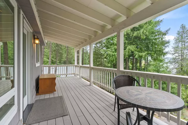 4128 Pebble Beach Rd, Loon Lake, WA 99148