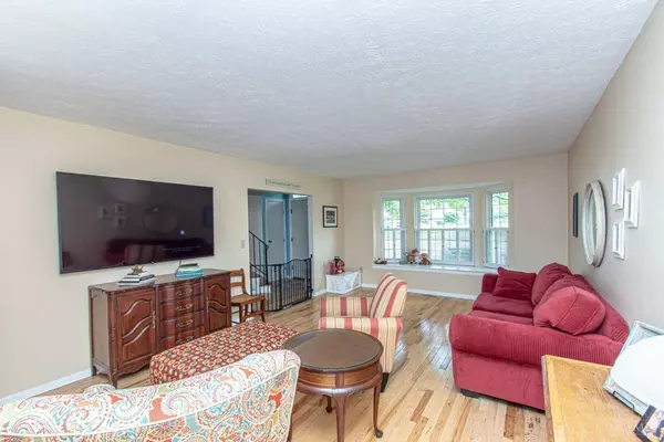 10 Twin Lakes Dr, Fairfield, OH 45014