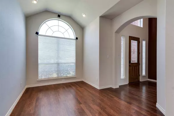 938 Mimosa Court, Burleson, TX 76028