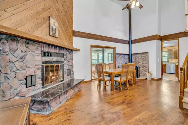 801 Country Club Dr, Lisbon, IA 52253