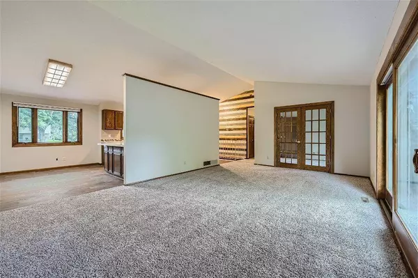 6581 Stratford RD, Woodbury, MN 55125