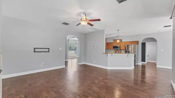 8531 BRAUN KNL, San Antonio, TX 78254-5584