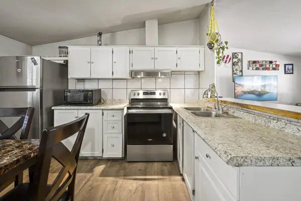 1570 Peach ST #SPC 136, Medford, OR 97501