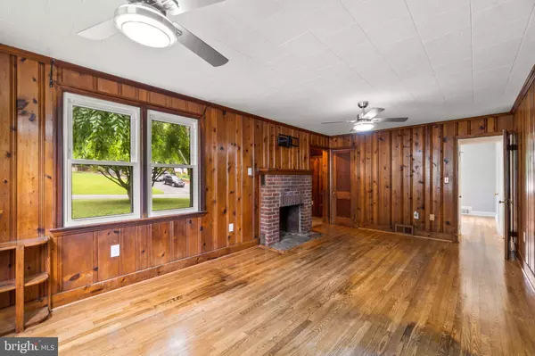 6215 OAKLAND MILLS RD, Sykesville, MD 21784