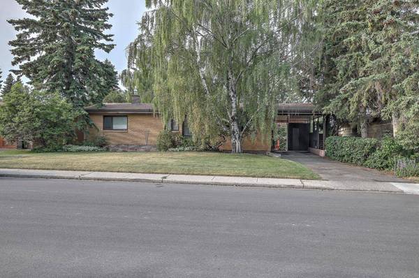 47 Cromwell AVE NW, Calgary, AB T2L0M6