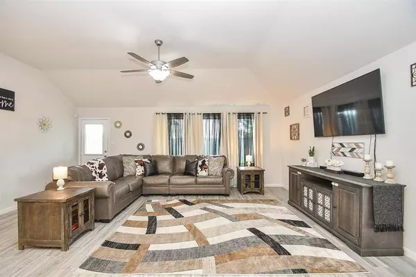 2329 Vanessa Cay LN, La Porte, TX 77571