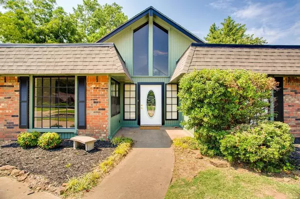 3014 Edgewood, Enid, OK 73703-6749