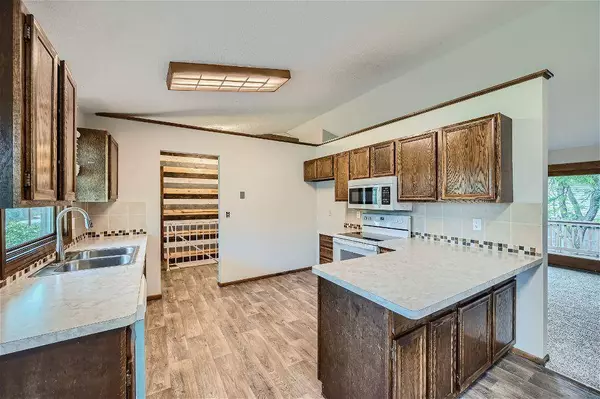 6581 Stratford RD, Woodbury, MN 55125