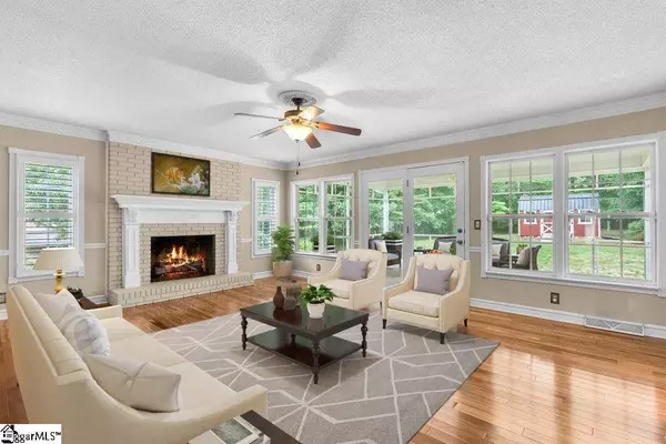 305 Quail Run Circle, Fountain Inn, SC 29644-1409