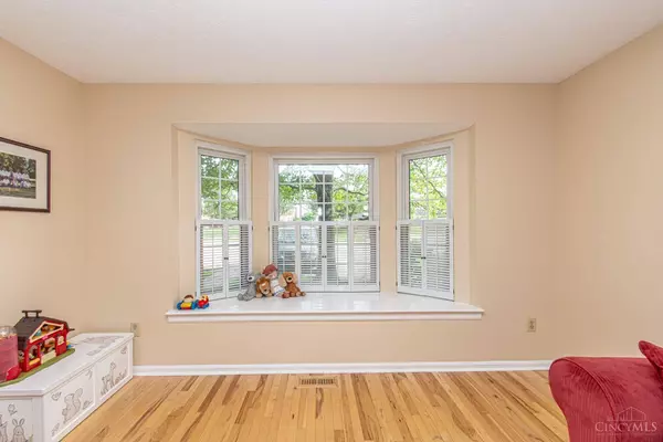 10 Twin Lakes Dr, Fairfield, OH 45014