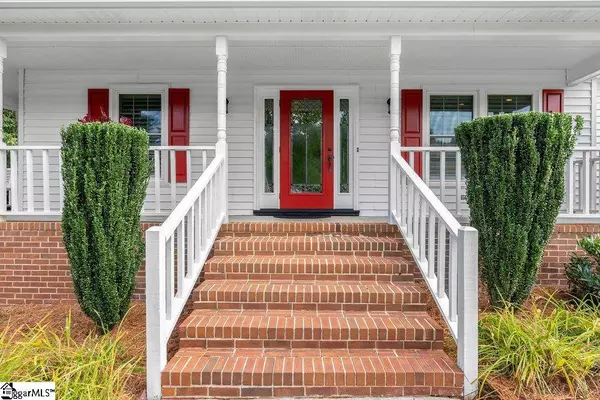 305 Quail Run Circle, Fountain Inn, SC 29644-1409