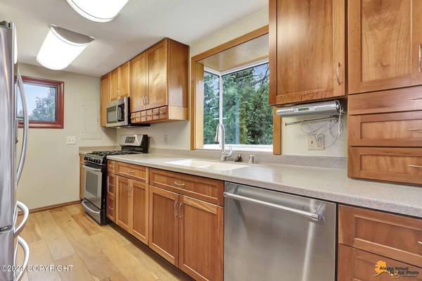 9361 Strutz DR, Anchorage, AK 99507