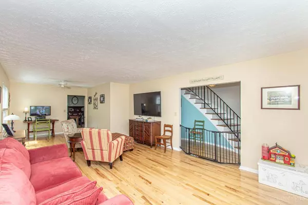 10 Twin Lakes Dr, Fairfield, OH 45014