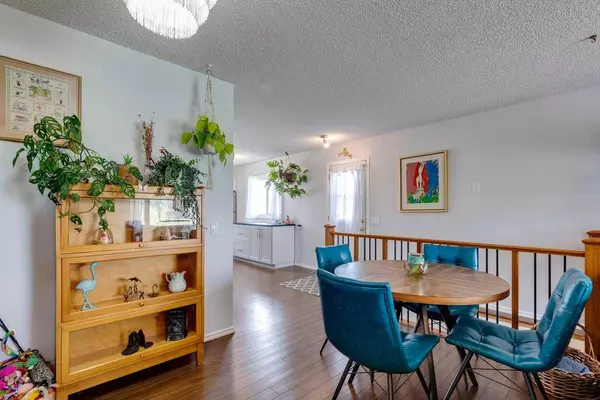 4355 Dovercrest DR SE, Calgary, AB T2B1X2