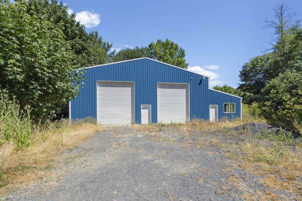 1056 Creek RD, Azalea, OR 97410