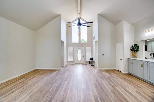 3014 Edgewood, Enid, OK 73703-6749