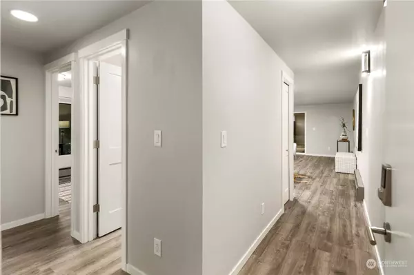 1729 18th AVE #302, Seattle, WA 98122