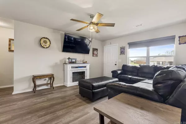 2105 Bentwood Drive, Alexander, AR 72002