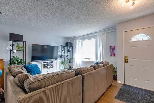 4355 Dovercrest DR SE, Calgary, AB T2B1X2