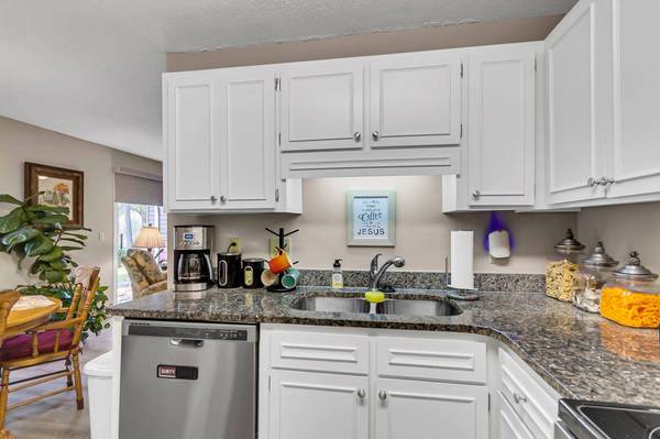 7945 Timbercreek Ln #B, North Charleston, SC 29418