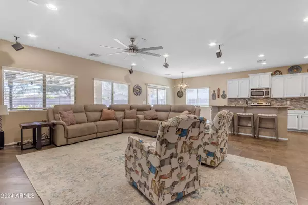 618 W YELLOW WOOD Avenue, Queen Creek, AZ 85140