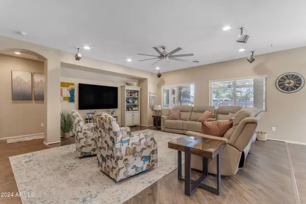 618 W YELLOW WOOD Avenue, Queen Creek, AZ 85140