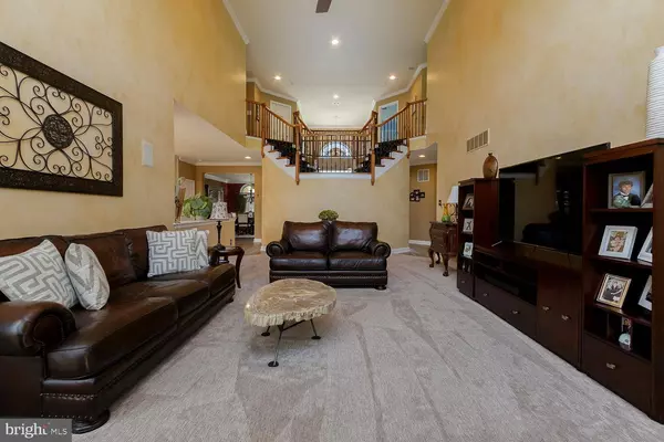 1 MELISSA CT, Moorestown, NJ 08057