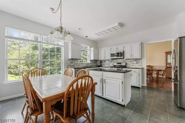 32 Strawberry Hill Rd, Branchburg Twp., NJ 08876