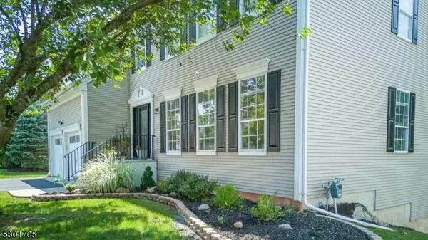 32 Strawberry Hill Rd, Branchburg Twp., NJ 08876