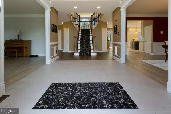 1 MELISSA CT, Moorestown, NJ 08057