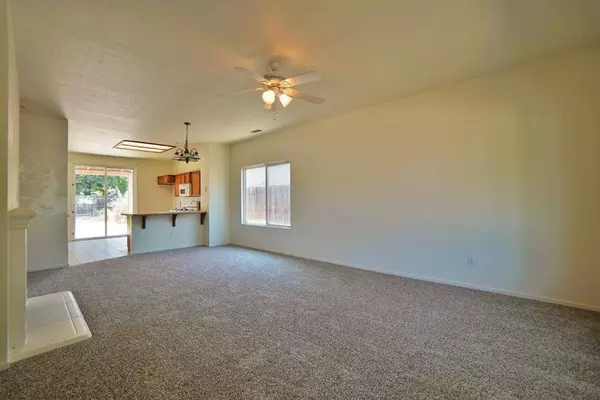 132 N Boise Court, Visalia, CA 93291