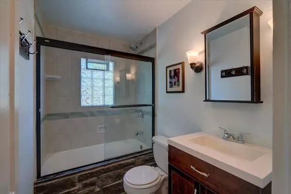 206 Washington Street, Oregon, WI 53575