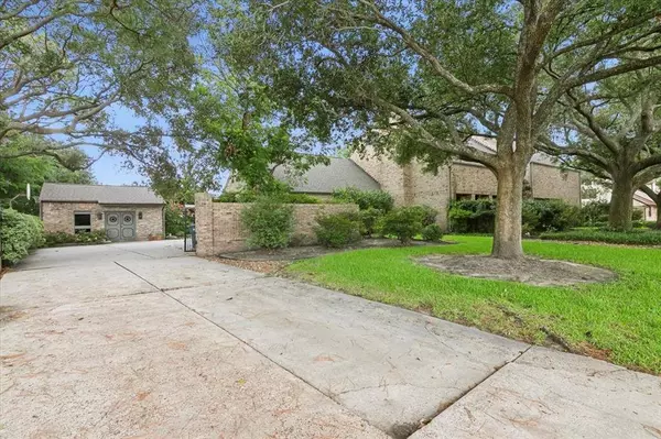 3838 Chandelle LN, Port Arthur, TX 77642