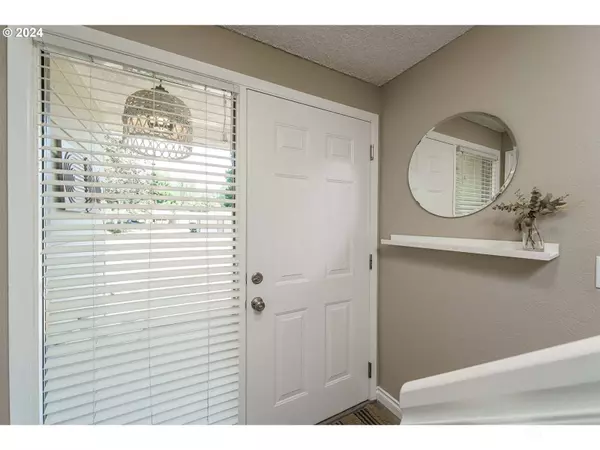 13600 NE 18th ST #2, Vancouver, WA 98684