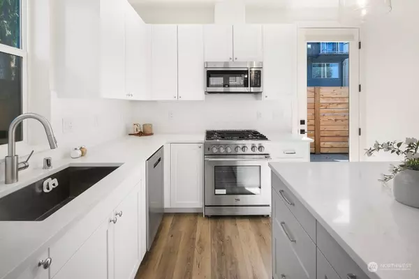 5934 A 44th AVE SW, Seattle, WA 98136