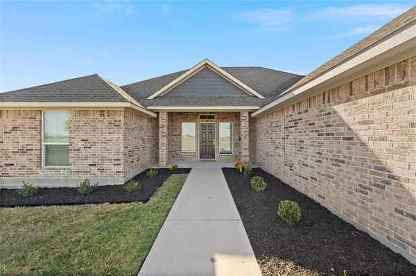 85 Grellhesl Road, West, TX 76691