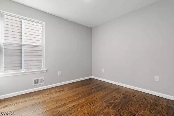 320 Grove St, Newark City, NJ 07103