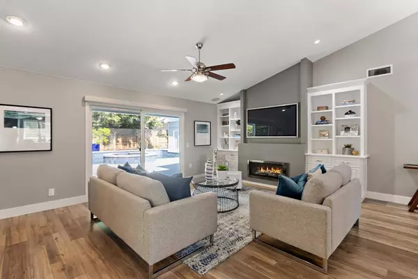 15 Eastwind CT, Sacramento, CA 95831