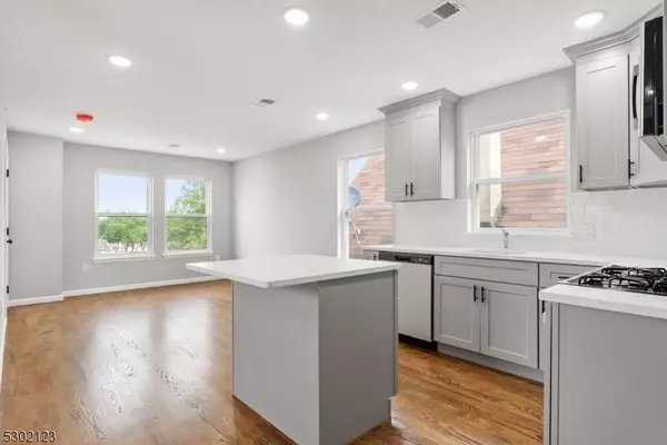 320 Grove St, Newark City, NJ 07103