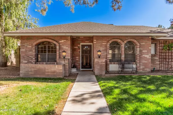 925 E LEXINGTON Avenue, Gilbert, AZ 85234